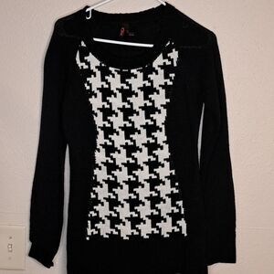 Yoki sweater size medium
